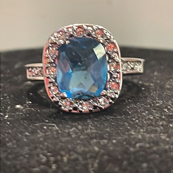 RARE Size 4.75 Avon silver tone prong set cushion cut topaz like crystal ring - Picture 2 of 9